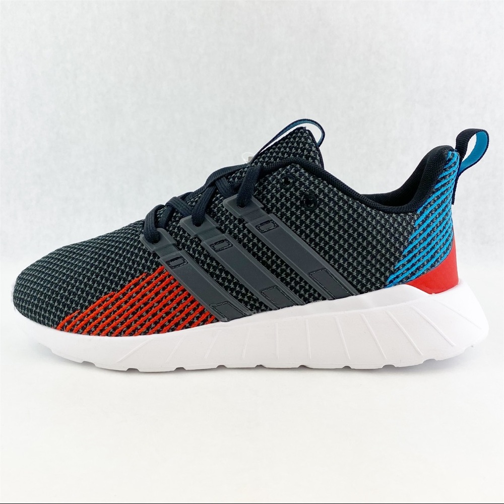 Adidas Youth Questar Flow K Sneakers - New in box